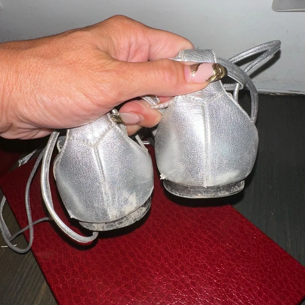 Tamara Mellon Chill Out Metallic leather Silver Strappy Sandals Flats size 38.5 - Picture 4 of 9
